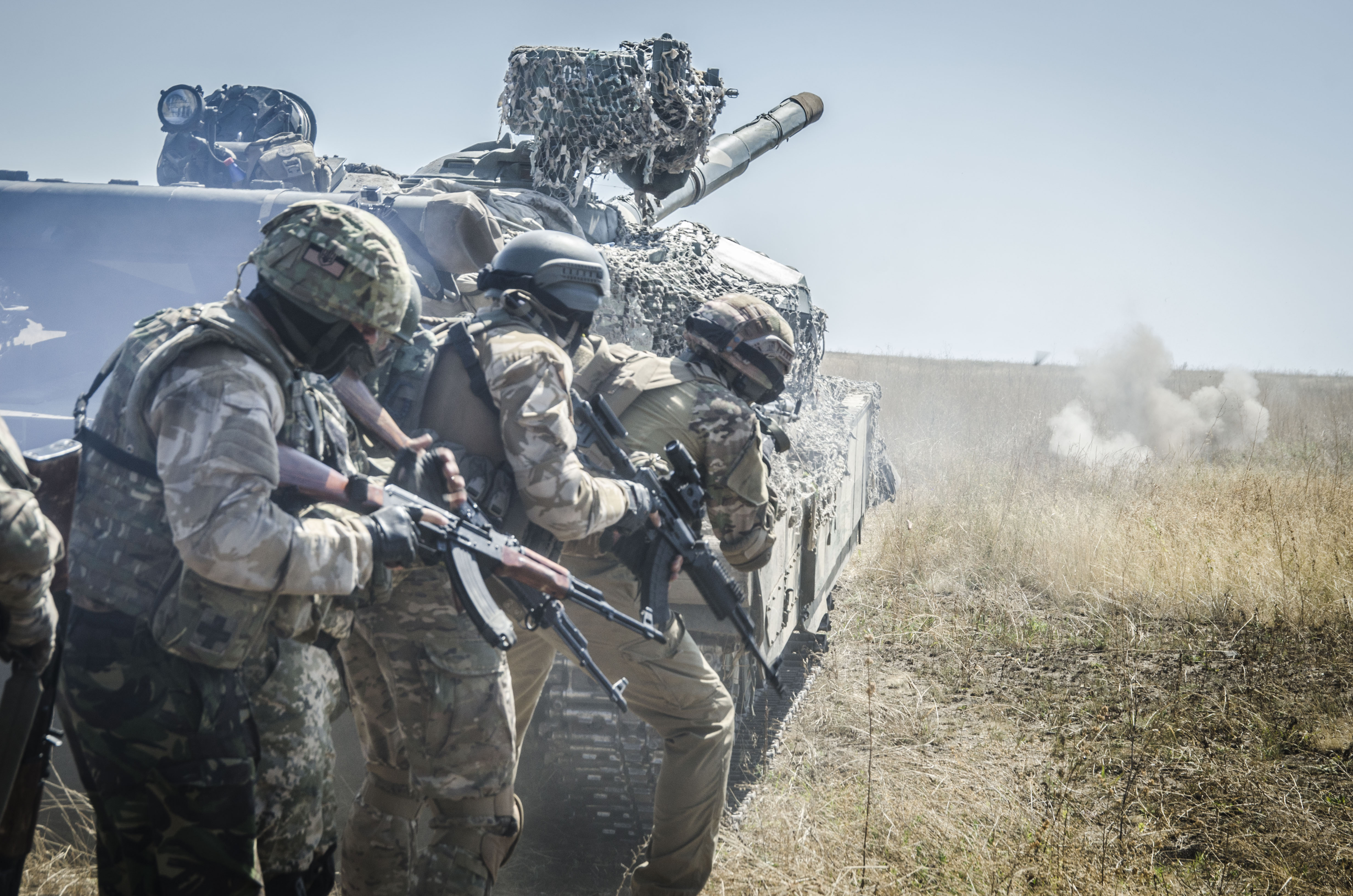 Тренування піхоти з танкістами АЗОВ