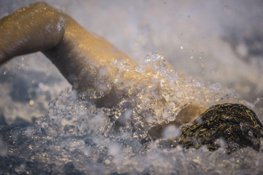 АЗОВЦІ ПОЗМАГАЛИСЯ У ПЛАВАННІ