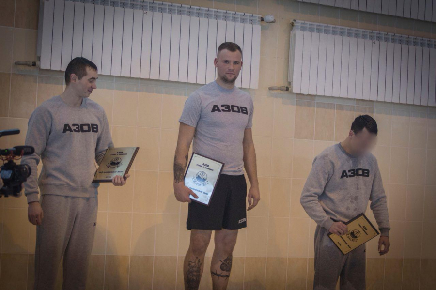 АЗОВЦІ ПОЗМАГАЛИСЯ У ПЛАВАННІ