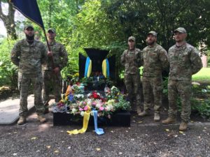 УПРАВЛІННЯ ТА СЕРЖАНТИ ВІЙСЬКОВОЇ ШКОЛИ ІМЕНІ ЄВГЕНА КОНОВАЛЬЦЯ ВШАНУВАЛИ ПАМ‘ЯТЬ ПОЛКОВНИКА В РОТТЕРДАМІ