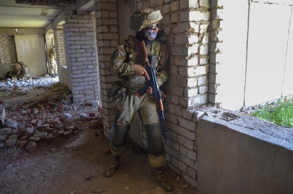 Фінальний день медичного курсу для бійців 3-ї роти 2-го батальйону полку АЗОВ