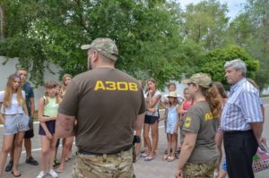 ПРИКЛАД ДЛЯ ПІДРОСТАЮЧОГО ПОКОЛІННЯ: АЗОВЦІ ПРИЙНЯЛИ У СЕБЕ В ГОСТЯХ ШКОЛЯРІВ З ВОЛИНІ