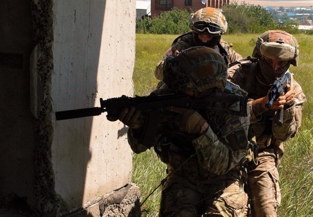 Фінальний день медичного курсу для бійців 3-ї роти 2-го батальйону полку АЗОВ