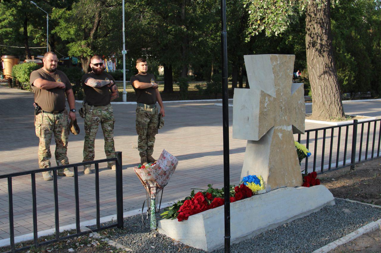 Азовці вшанували пам’ять загиблих під Іловайськом захисників України