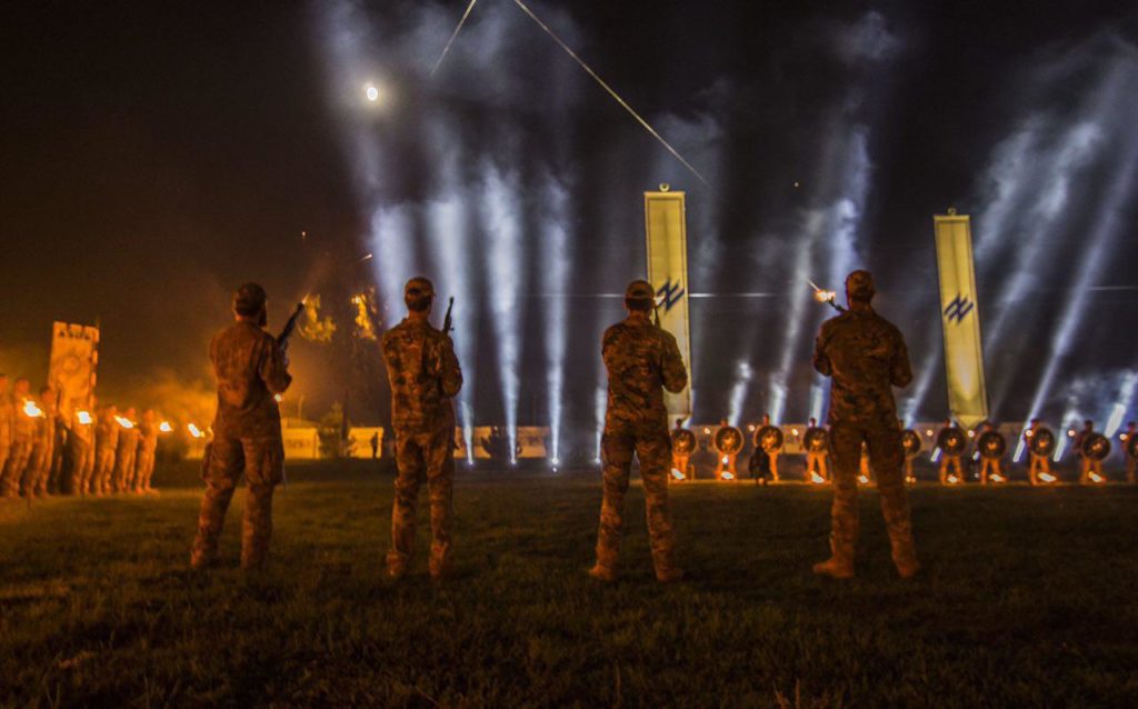 НАВІКИ В СТРОЮ: ПОЛК АЗОВ ВШАНУВАВ ЗАГИБЛИХ БІЙЦІВ ПІДРОЗДІЛУ МІСТЕРІЄЮ