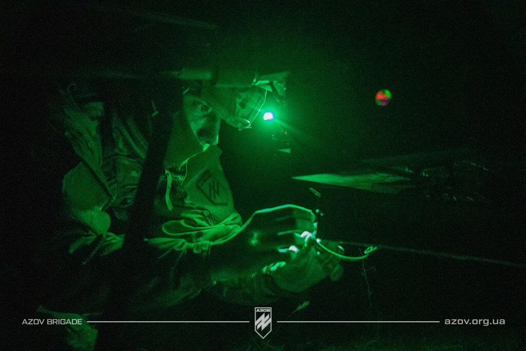 Робота операторів ударного бомбера Heavy Shot 12-ої бригади спеціального призначення «Азов» на Торецькому напрямку