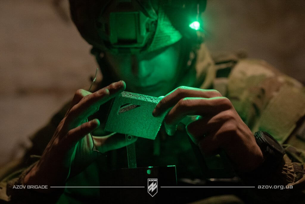 Робота операторів ударного бомбера Heavy Shot 12-ої бригади спеціального призначення «Азов» на Торецькому напрямку