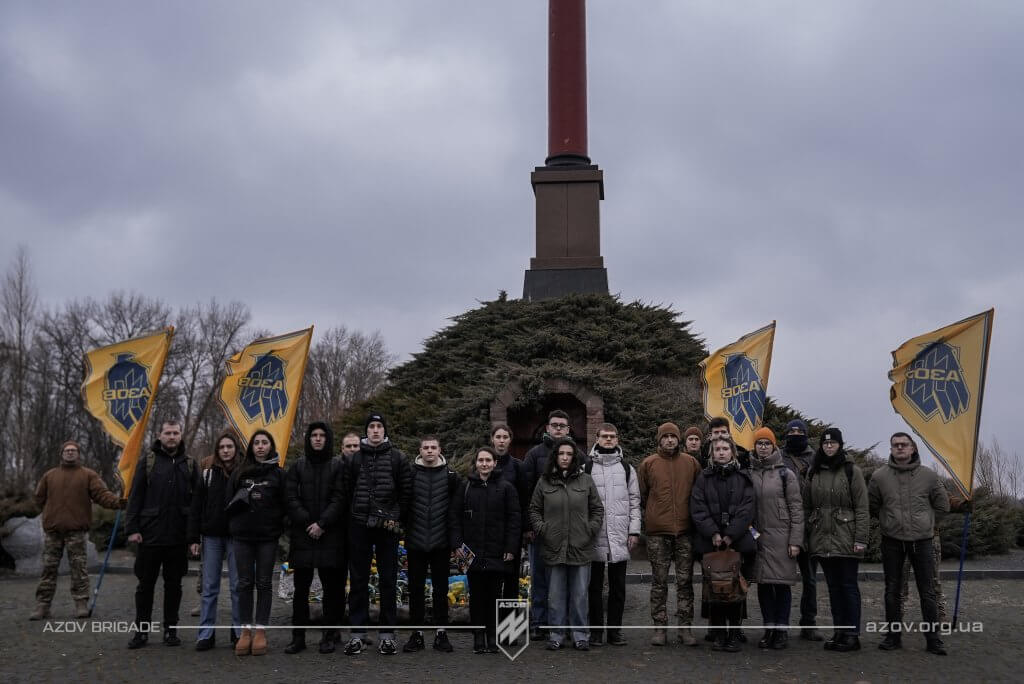 Бійці 12-ої бригади «Азов» вшанували пам'ять Героїв Крут.