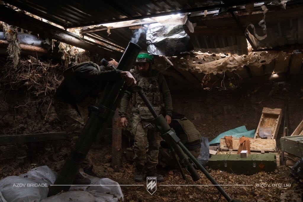 Робота мінометного розрахунку 2-го батальйону 12-ої бригади спеціального призначення «Азов» на Торецькому напрямку.