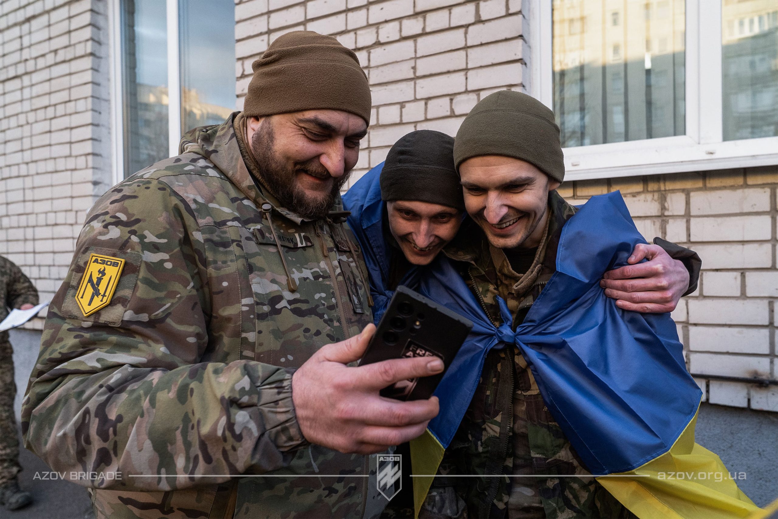 В рамках сьогоднішнього обміну військовополоненими з полону було звільнено 175 військовослужбовців Сил оборони. Серед них – 6 азовців.