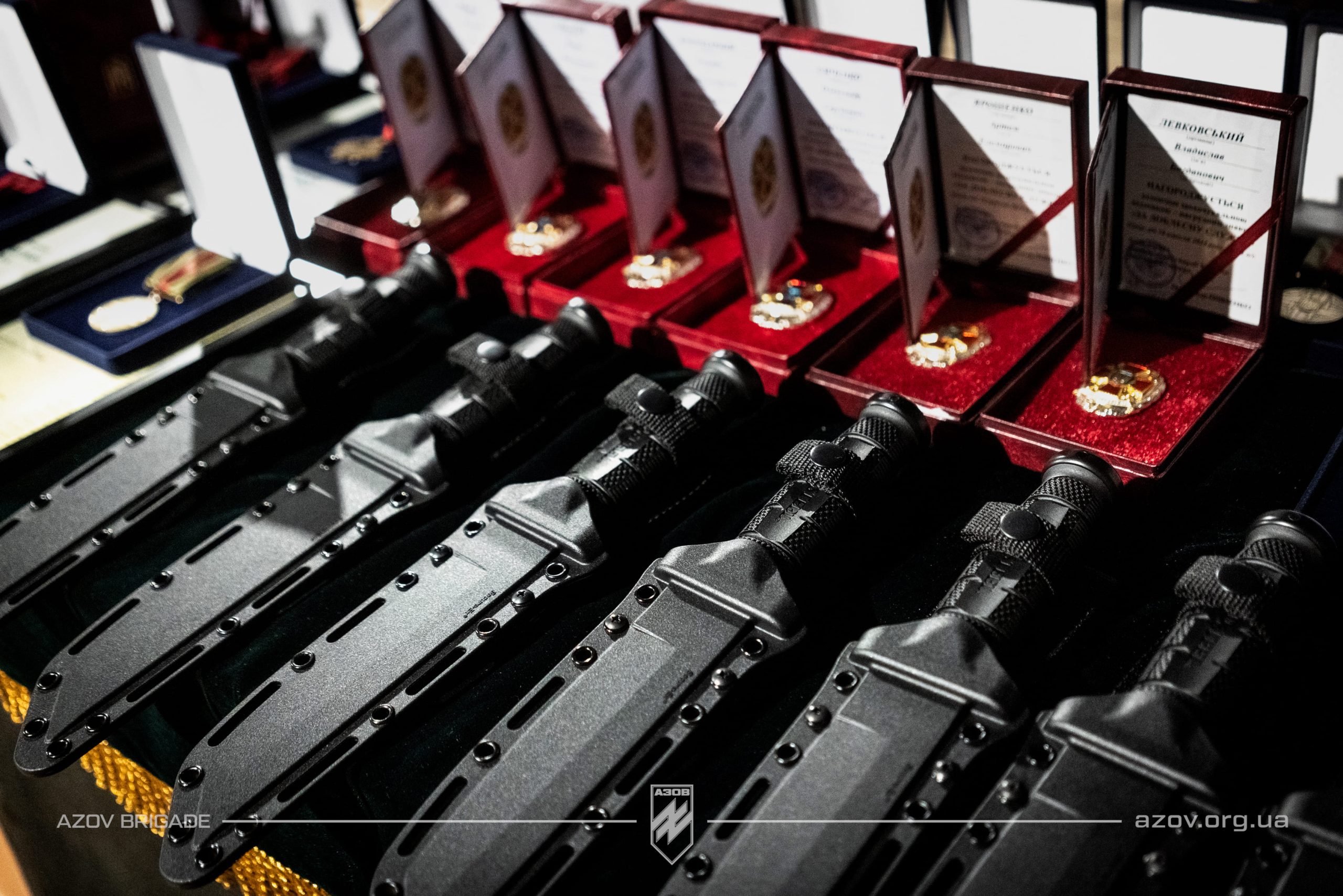 Командир 12-ої бригади спеціального призначення «Азов», полковник Денис Прокопенко відзначив піхотинців 2-го батальйону, які беруть участь в бойових діях на Торецькому напрямку.