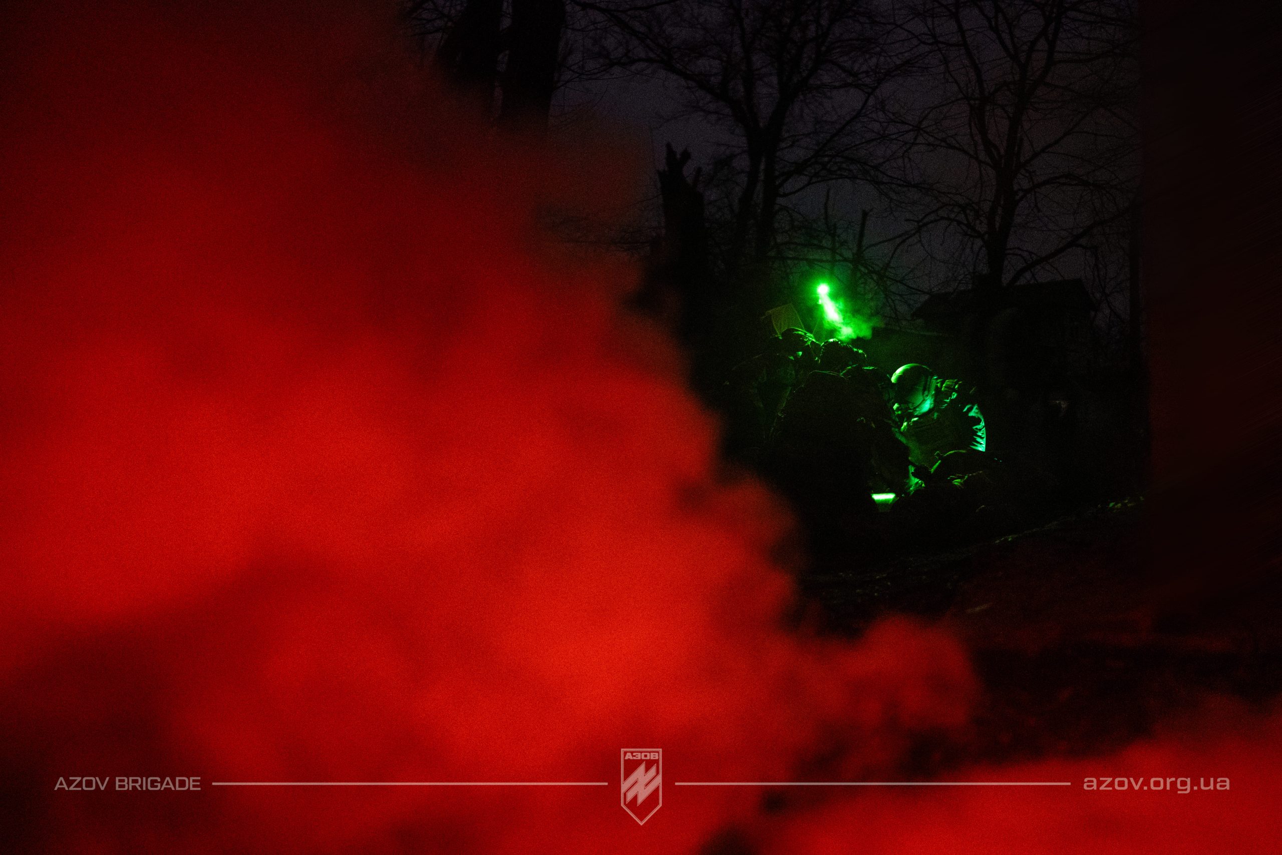 На світлинах – рекрути загону розвідки спеціального призначення 12-ої бригади «Азов» проходять стрес-тест на знання тактичної медицини в екстремальних умовах.