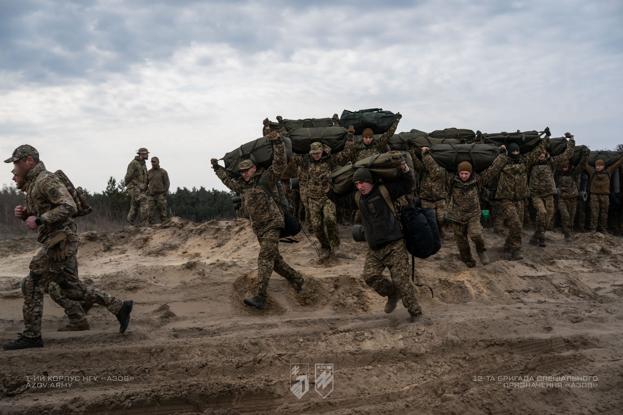 На світлинах – рекрути 12-ої бригади спеціального призначення «Азов» у складі 1-го корпусу НГУ «Азов» проходять випробування «нульового» дня БКБП.