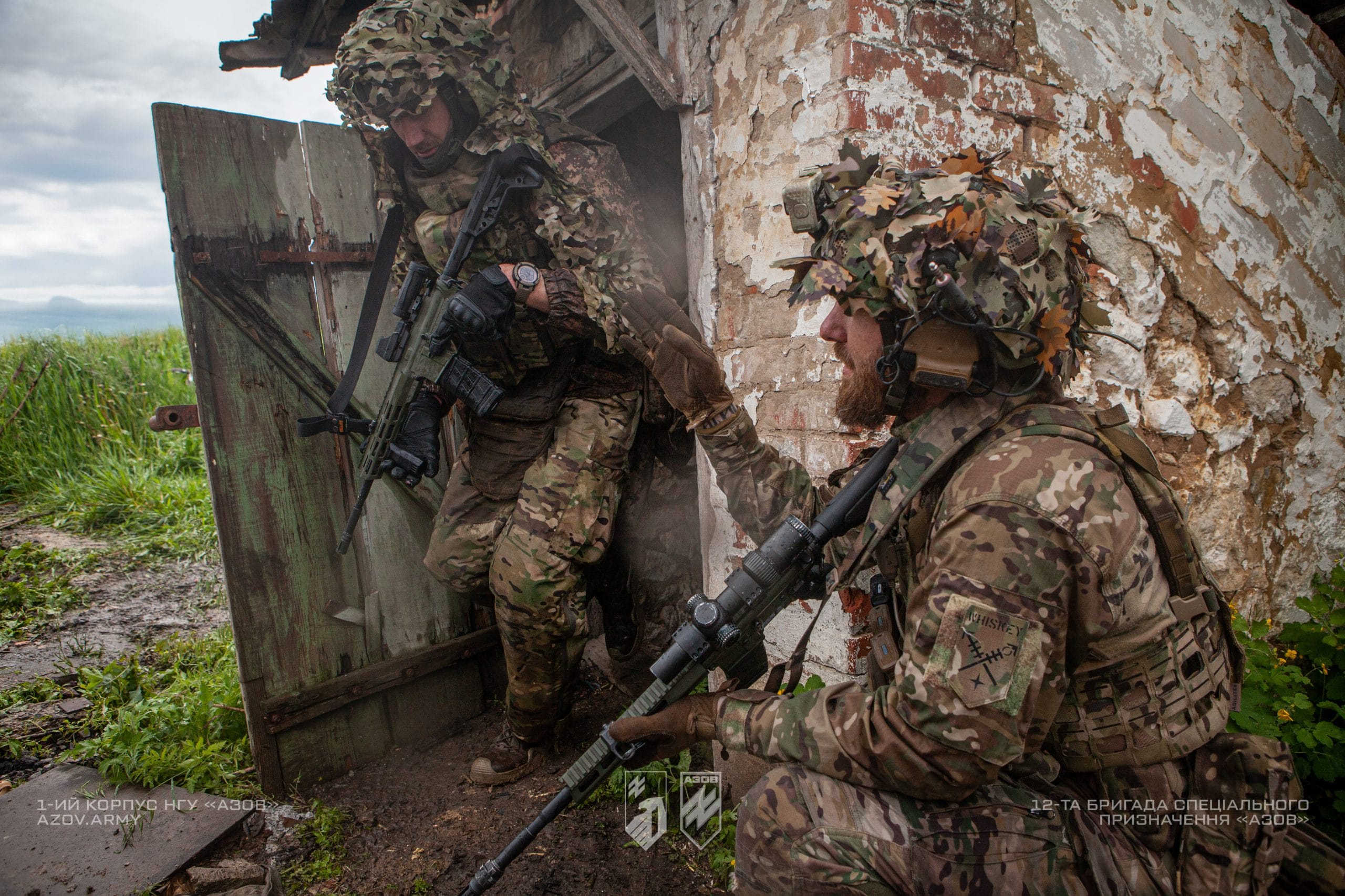 На світлинах – тренування іноземців Інтернаціонального батальйону 12-ої бригади спеціального призначення «Азов».