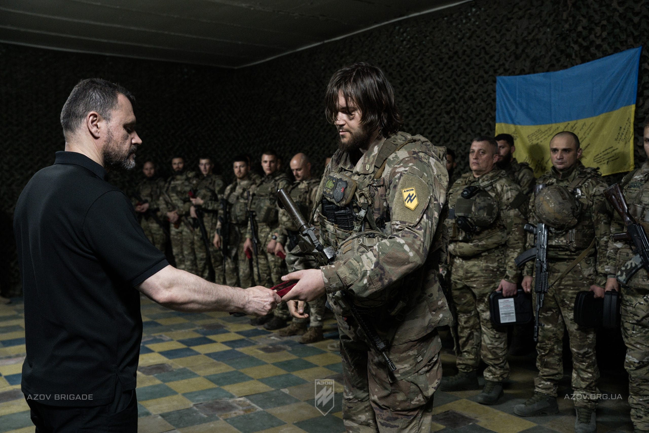 Міністр внутрішніх справ Ігор Клименко відзначив державними нагородами бійців 12-ої бригади спеціального призначення «Азов», які виконують бойові завдання на Торецькому напрямку.