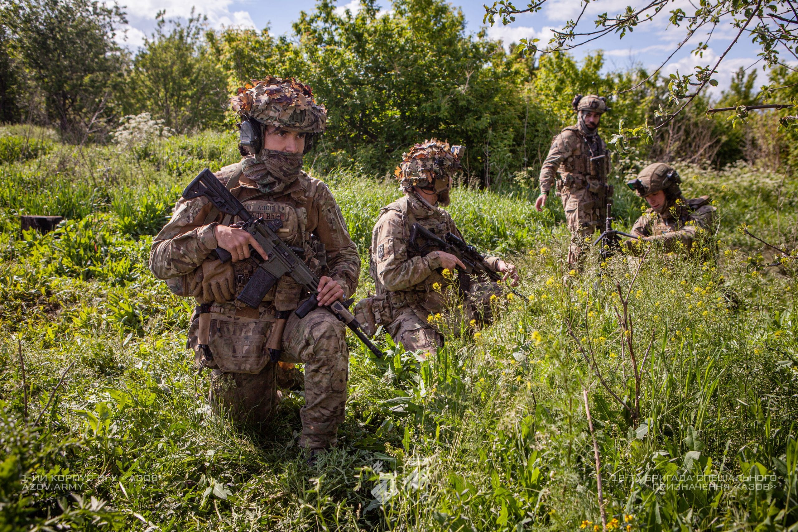 На світлинах – тренування іноземців Інтернаціонального батальйону 12-ої бригади спеціального призначення «Азов».