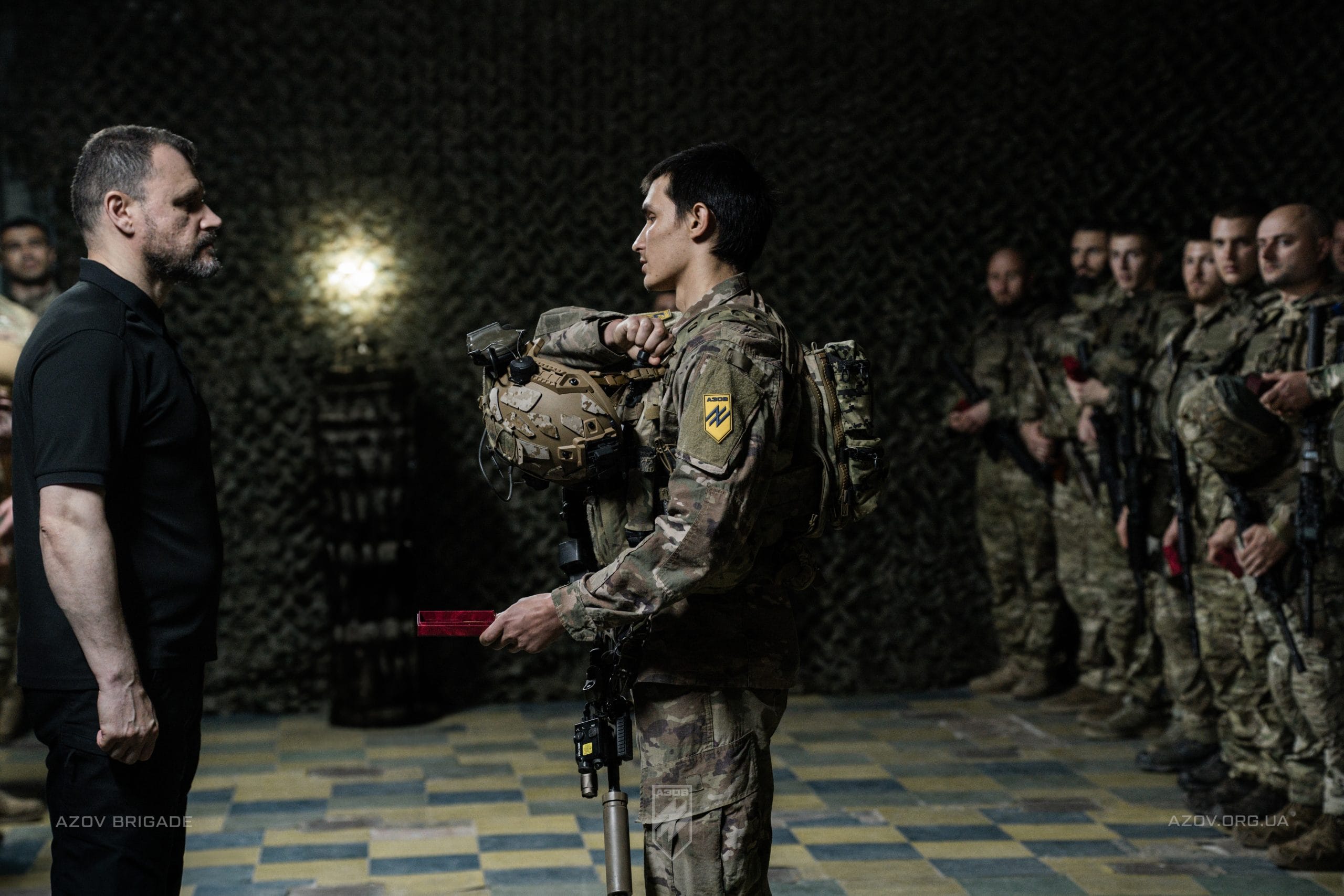 Міністр внутрішніх справ Ігор Клименко відзначив державними нагородами бійців 12-ої бригади спеціального призначення «Азов», які виконують бойові завдання на Торецькому напрямку.