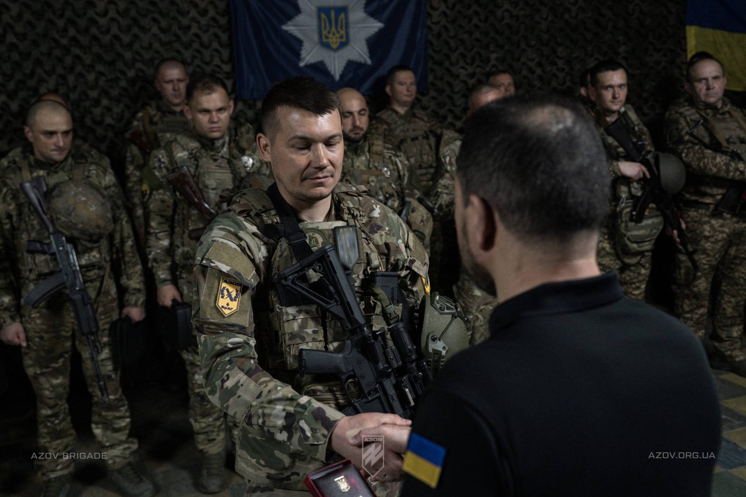 Міністр внутрішніх справ Ігор Клименко відзначив державними нагородами бійців 12-ої бригади спеціального призначення «Азов», які виконують бойові завдання на Торецькому напрямку.