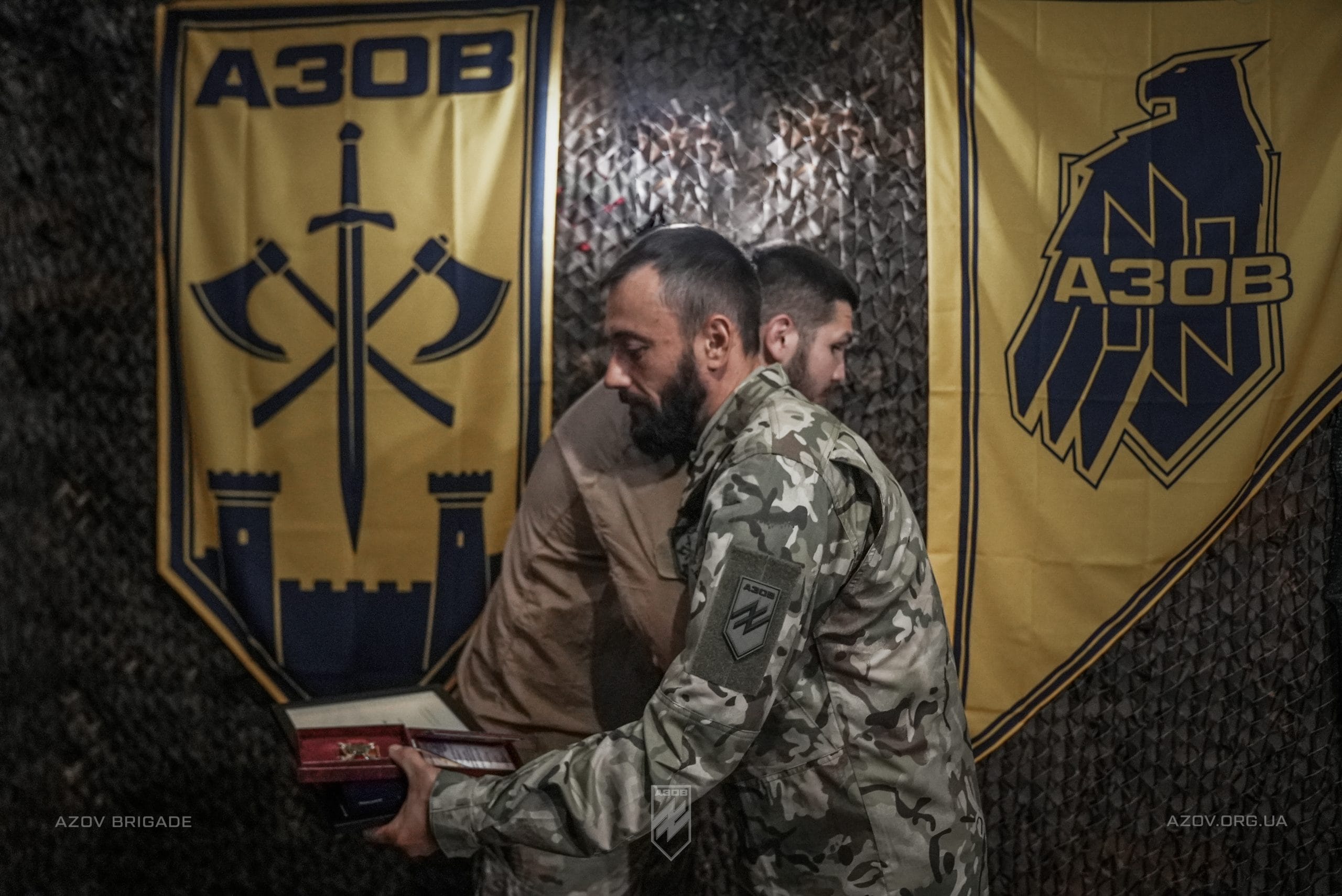 Бійці батальйону сил підтримки 12-ої бригади «Азов» отримали знаки розрізнення бригади і підрозділу.