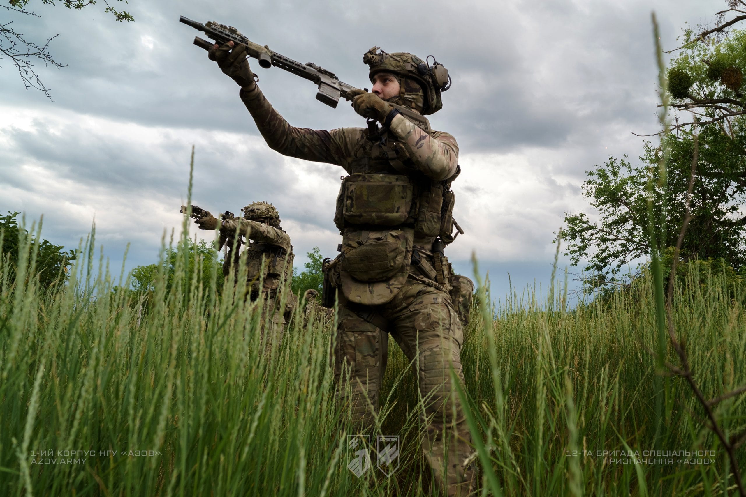 На світлинах – бійці взводу розвідки спеціального призначення 1-го батальйону 12-ої бригади «Азов» проводять тренування із CQB (Close Quarters Battle).