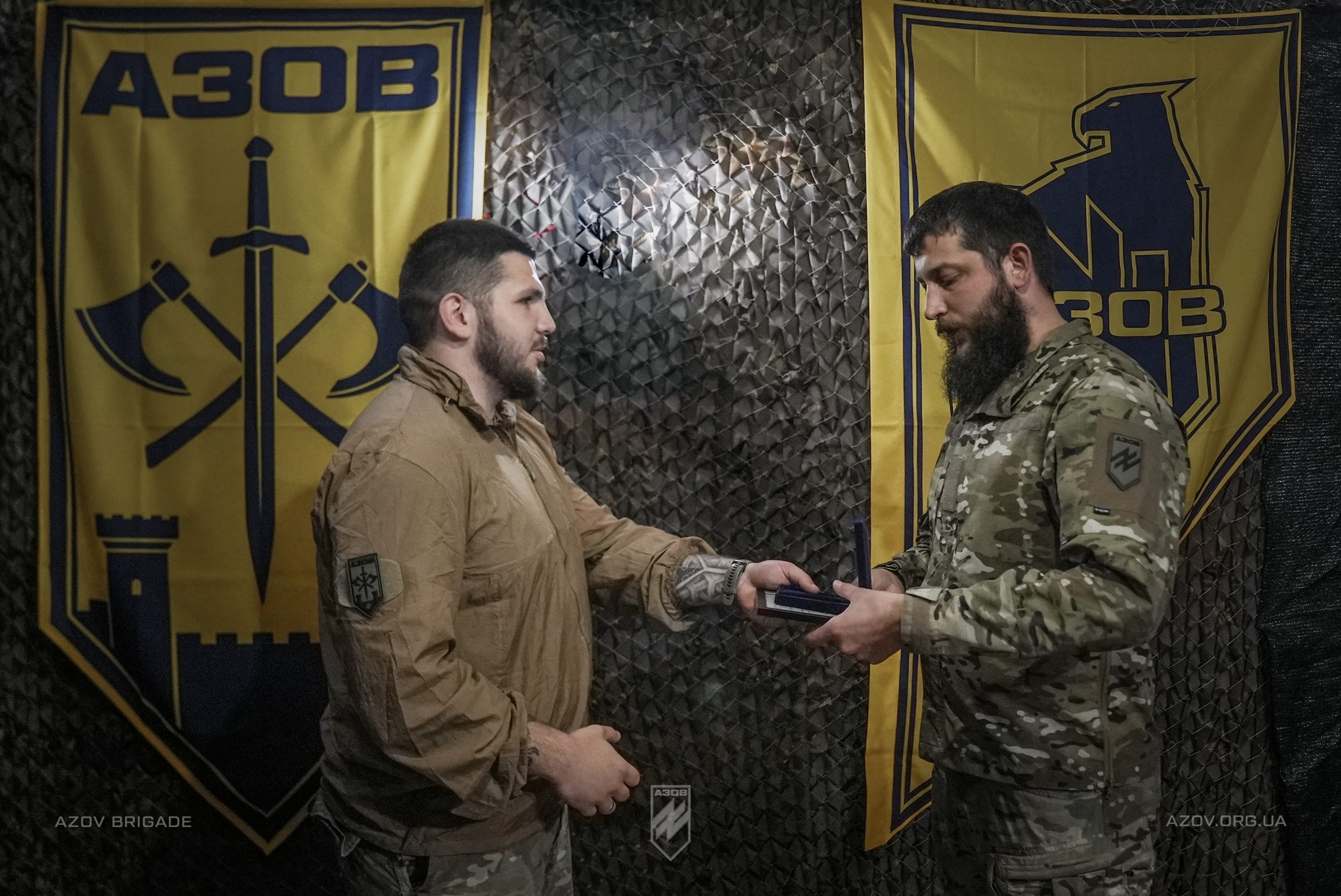 Бійці батальйону сил підтримки 12-ої бригади «Азов» отримали знаки розрізнення бригади і підрозділу.