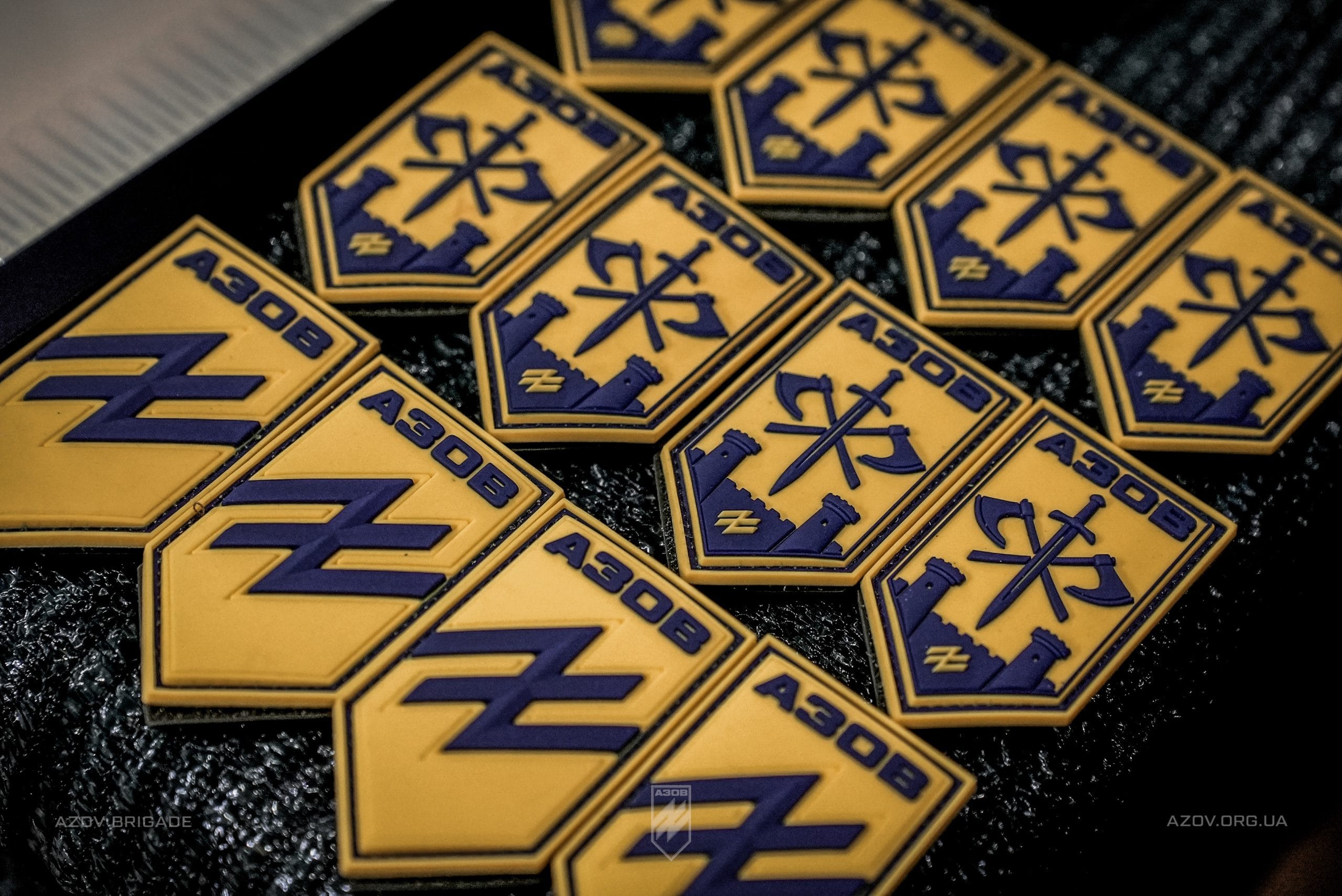 Бійці батальйону сил підтримки 12-ої бригади «Азов» отримали знаки розрізнення бригади і підрозділу.