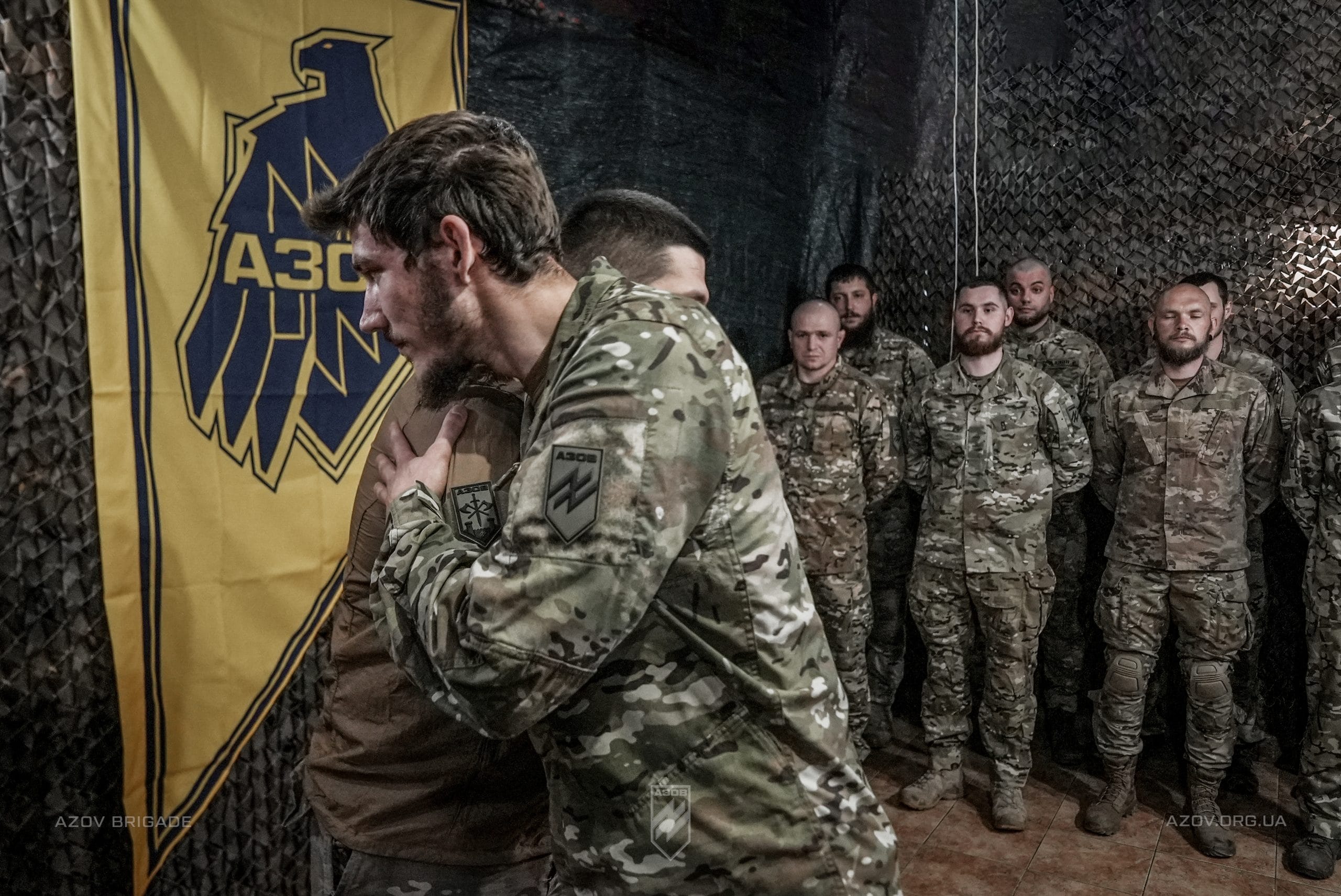 Бійці батальйону сил підтримки 12-ої бригади «Азов» отримали знаки розрізнення бригади і підрозділу.