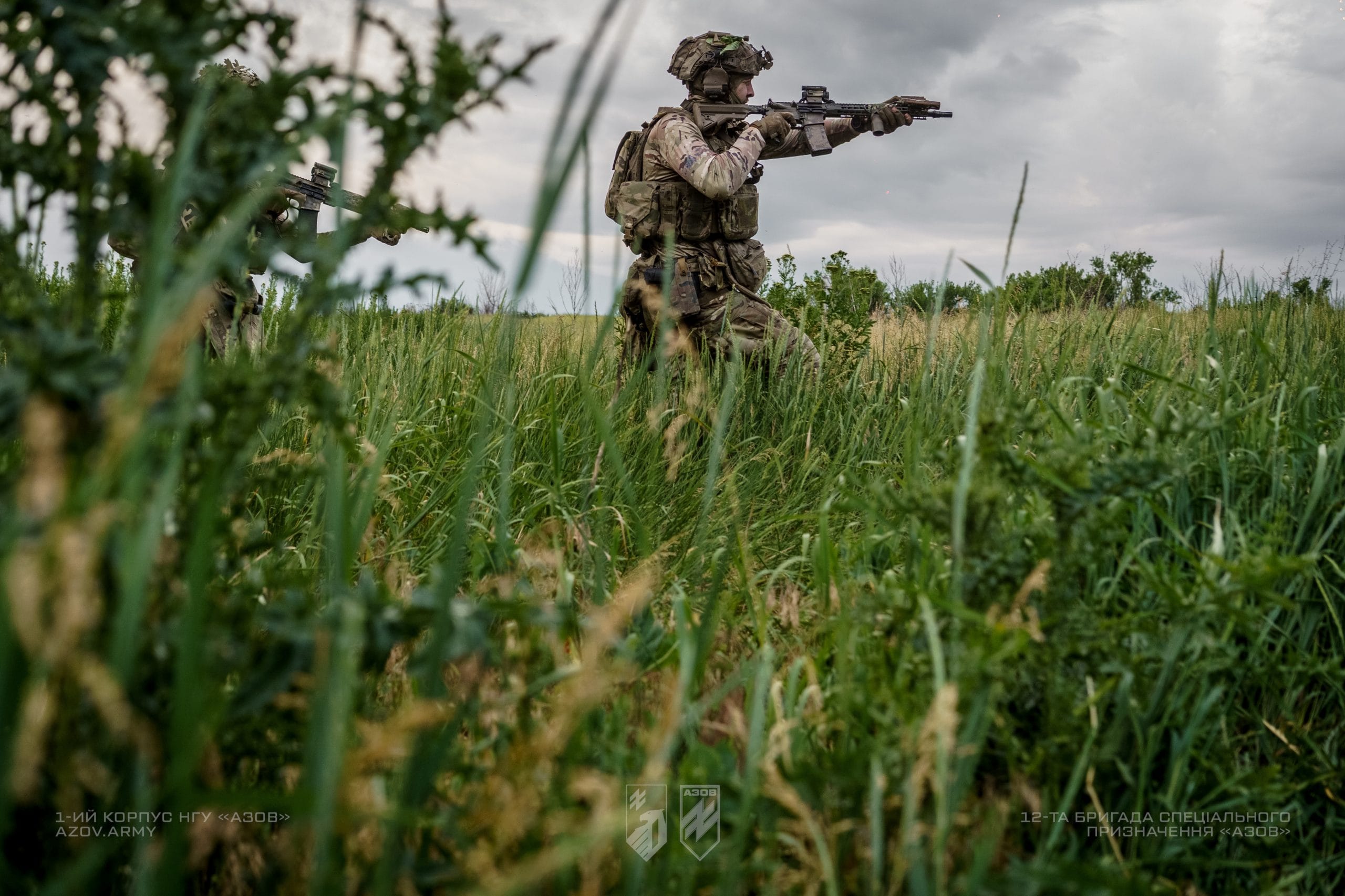 На світлинах – бійці взводу розвідки спеціального призначення 1-го батальйону 12-ої бригади «Азов» проводять тренування із CQB (Close Quarters Battle).