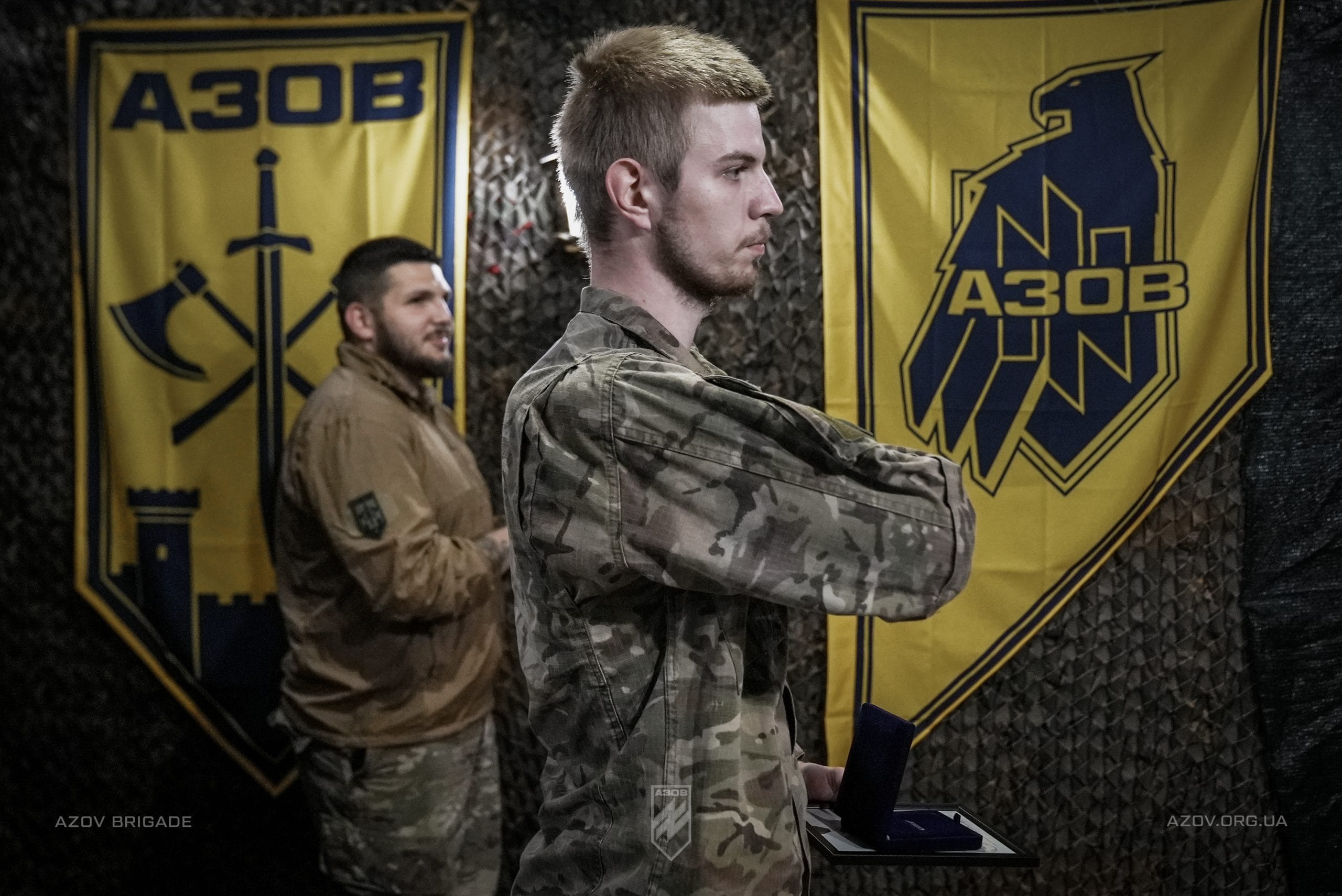 Бійці батальйону сил підтримки 12-ої бригади «Азов» отримали знаки розрізнення бригади і підрозділу.