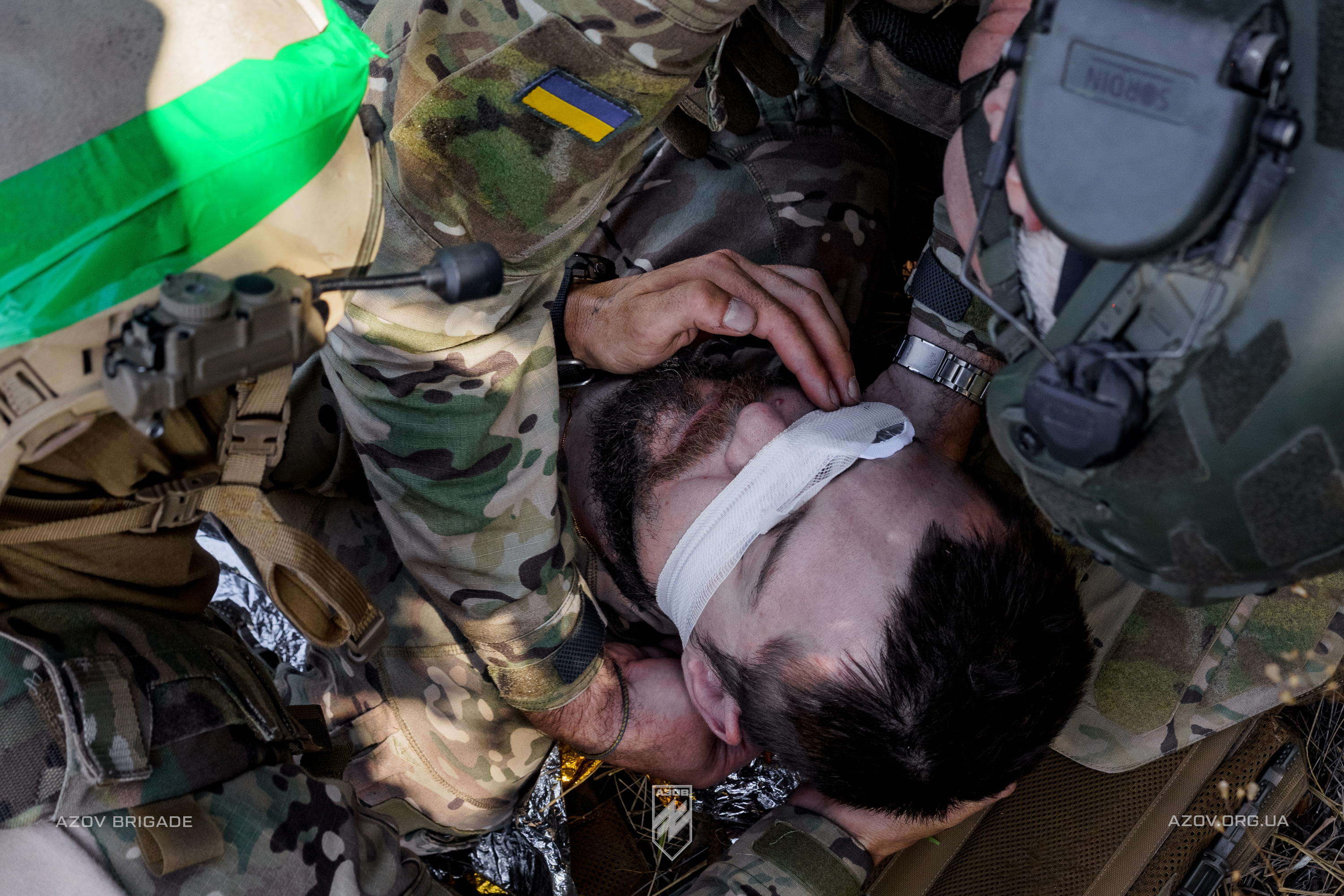 На світлинах – екзамен з TCCC для офіцерів бригадної артилерійської групи 12-ої бригади спеціального призначення «Азов».