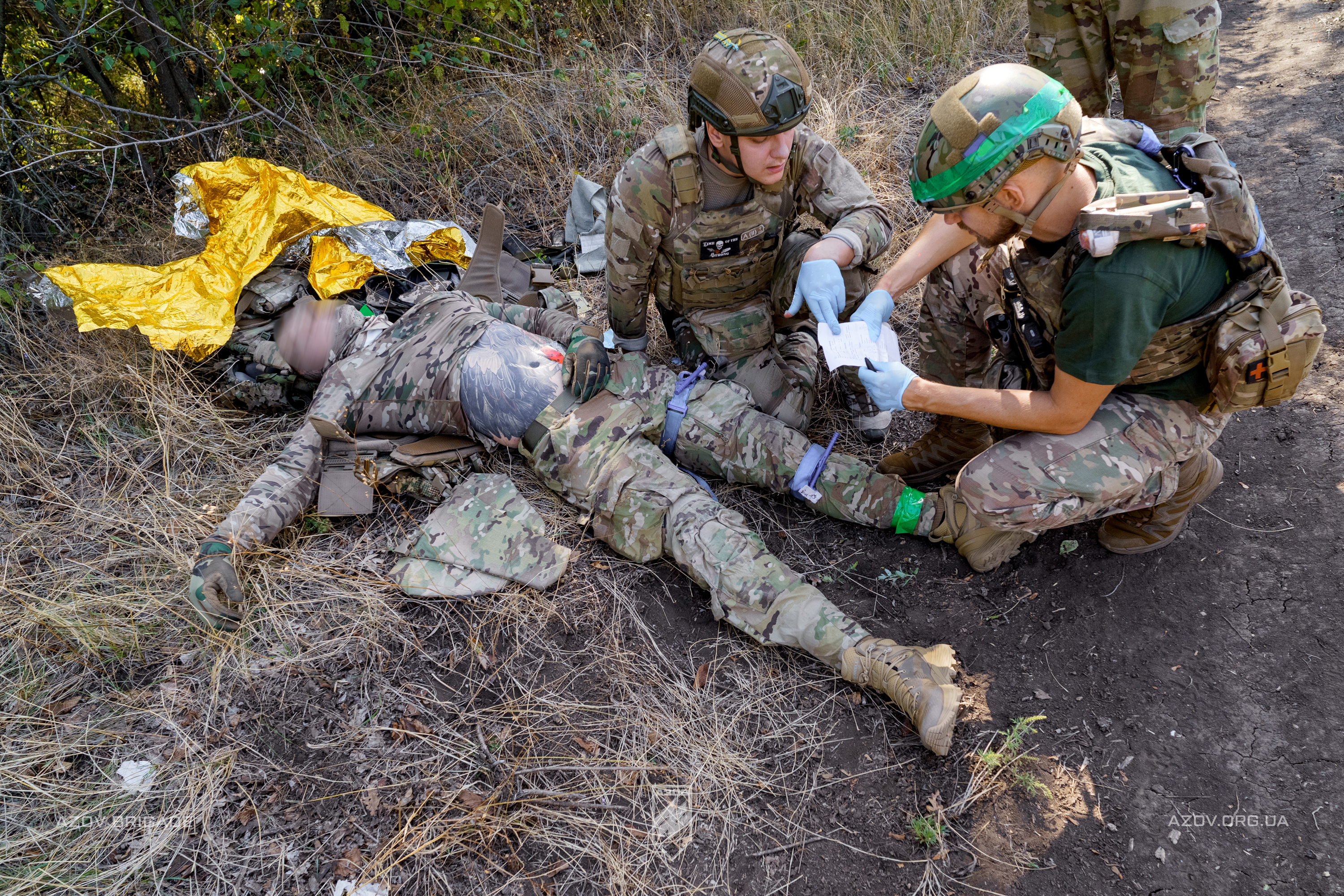 На світлинах – екзамен з TCCC для офіцерів бригадної артилерійської групи 12-ої бригади спеціального призначення «Азов».