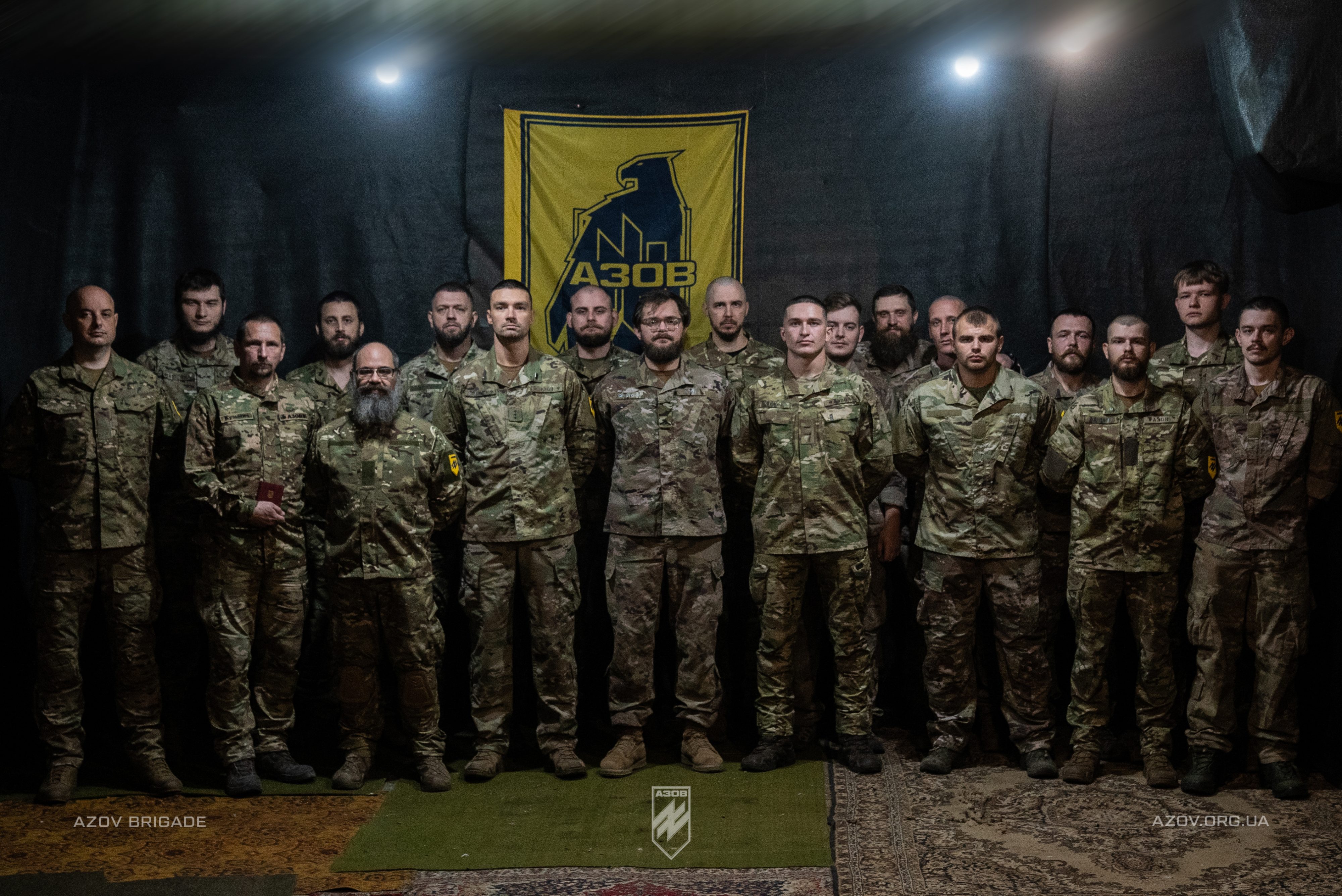 Бійці батальйону безпілотних систем отримали шеврони «Азову» і відзнаки НГУ.