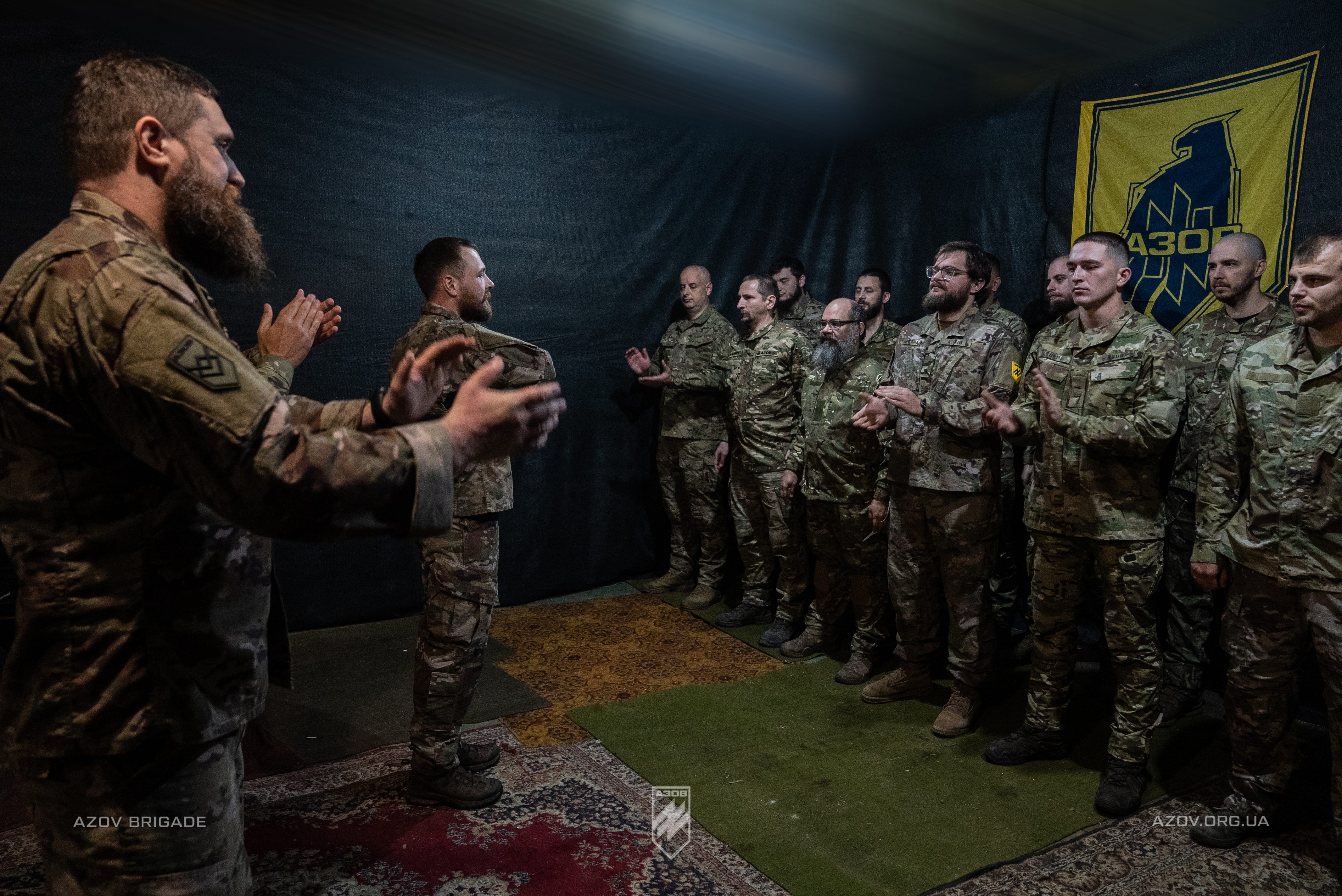 Бійці батальйону безпілотних систем отримали шеврони «Азову» і відзнаки НГУ.