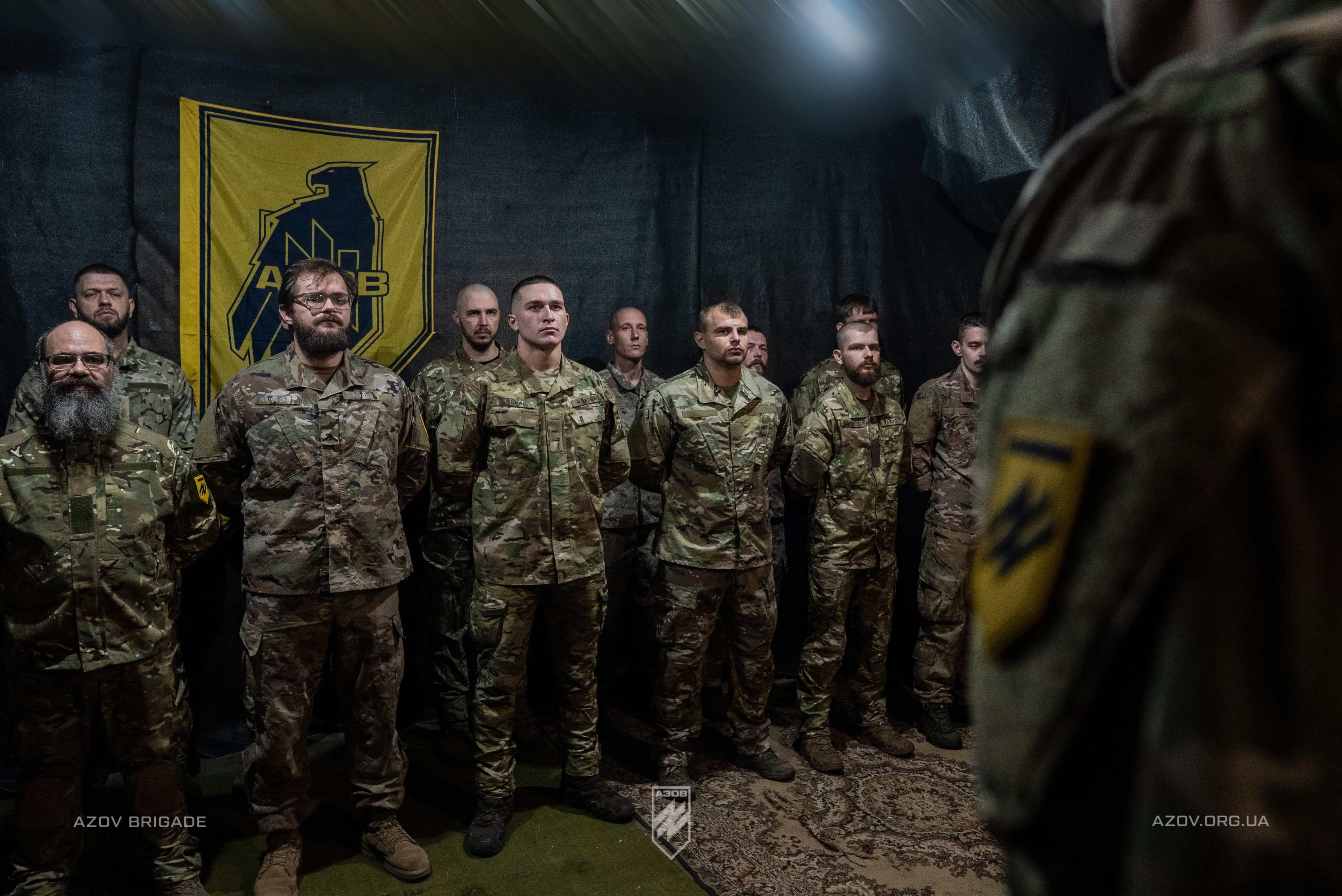 Бійці батальйону безпілотних систем отримали шеврони «Азову» і відзнаки НГУ.