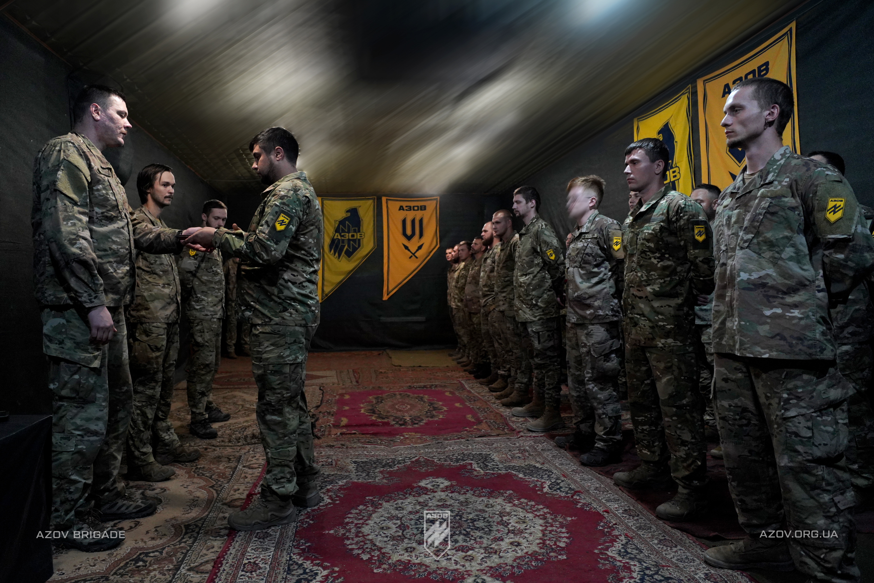 Командир 12-ої бригади «Азов» відзначив бійців 6-го батальйону спеціального призначення.