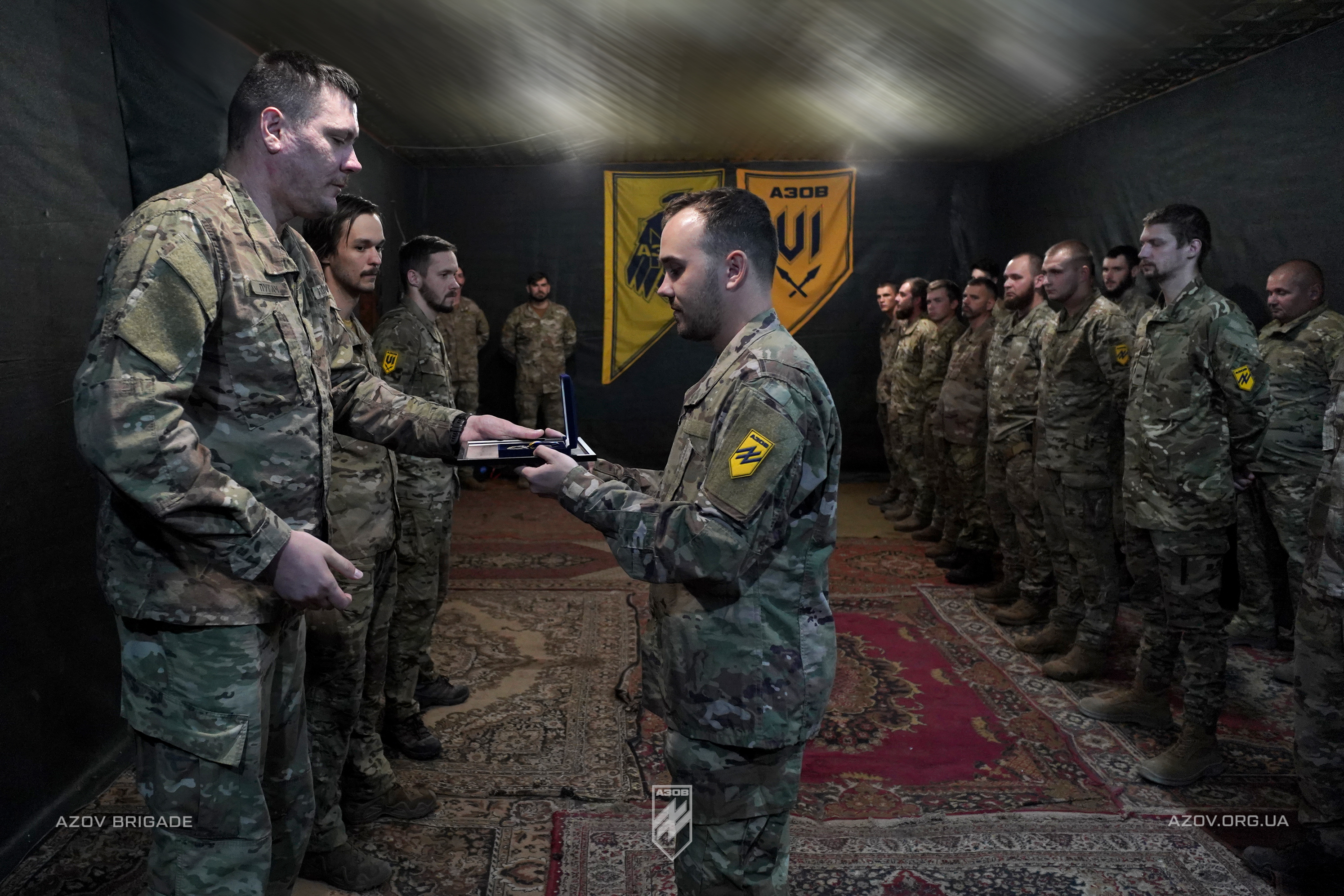 Командир 12-ої бригади «Азов» відзначив бійців 6-го батальйону спеціального призначення.