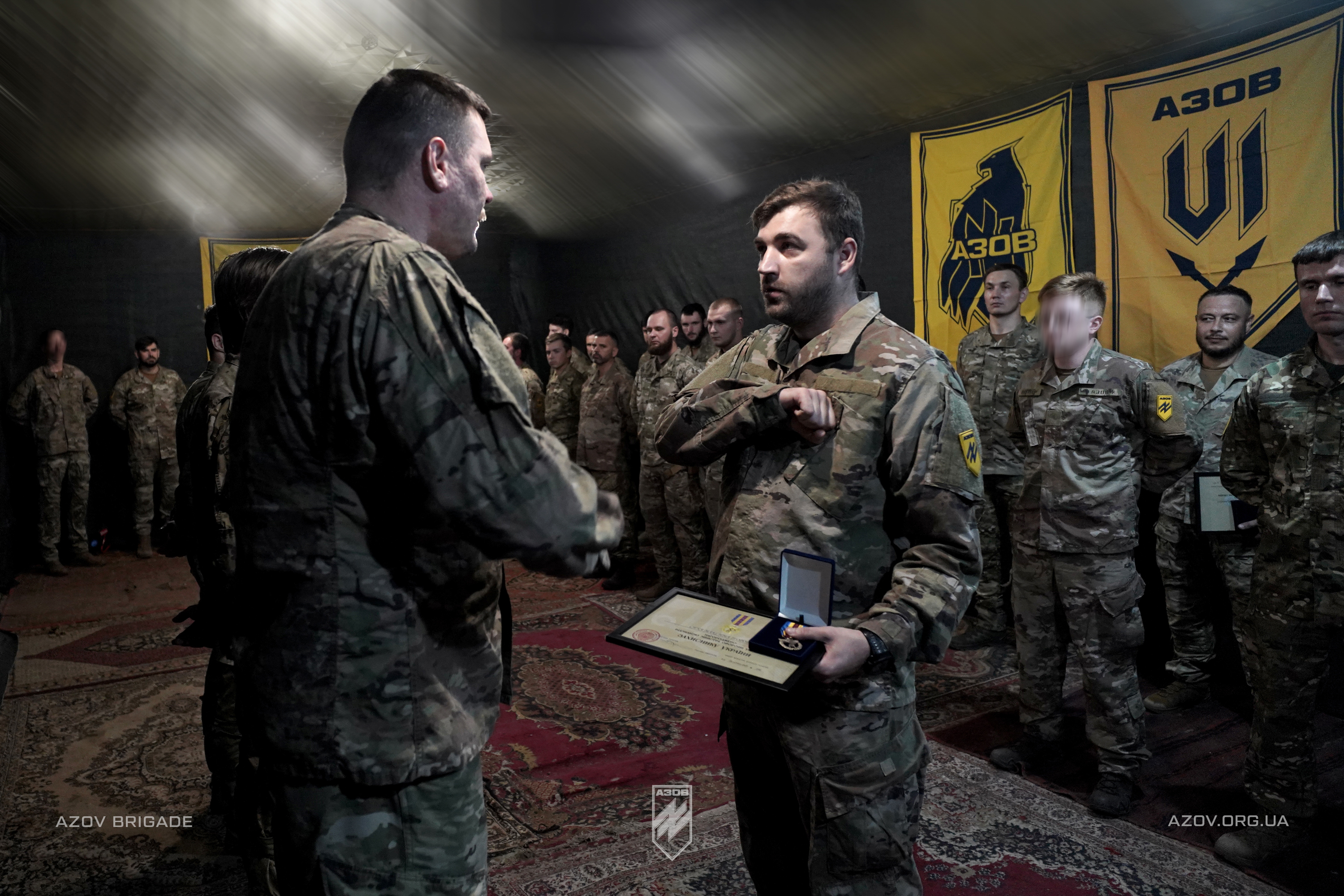 Командир 12-ої бригади «Азов» відзначив бійців 6-го батальйону спеціального призначення.